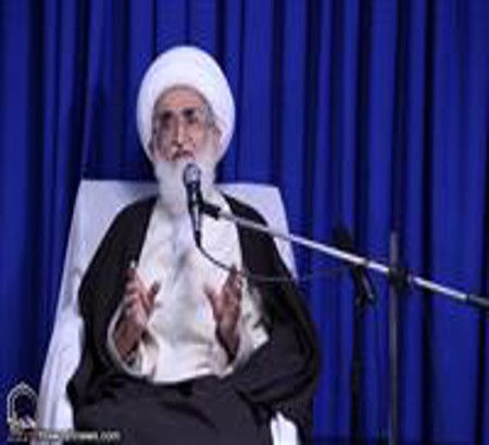 آيت الله العظمي نوري همداني: درياچه نمک قم تبديل به جاذبه گردشگری شود.